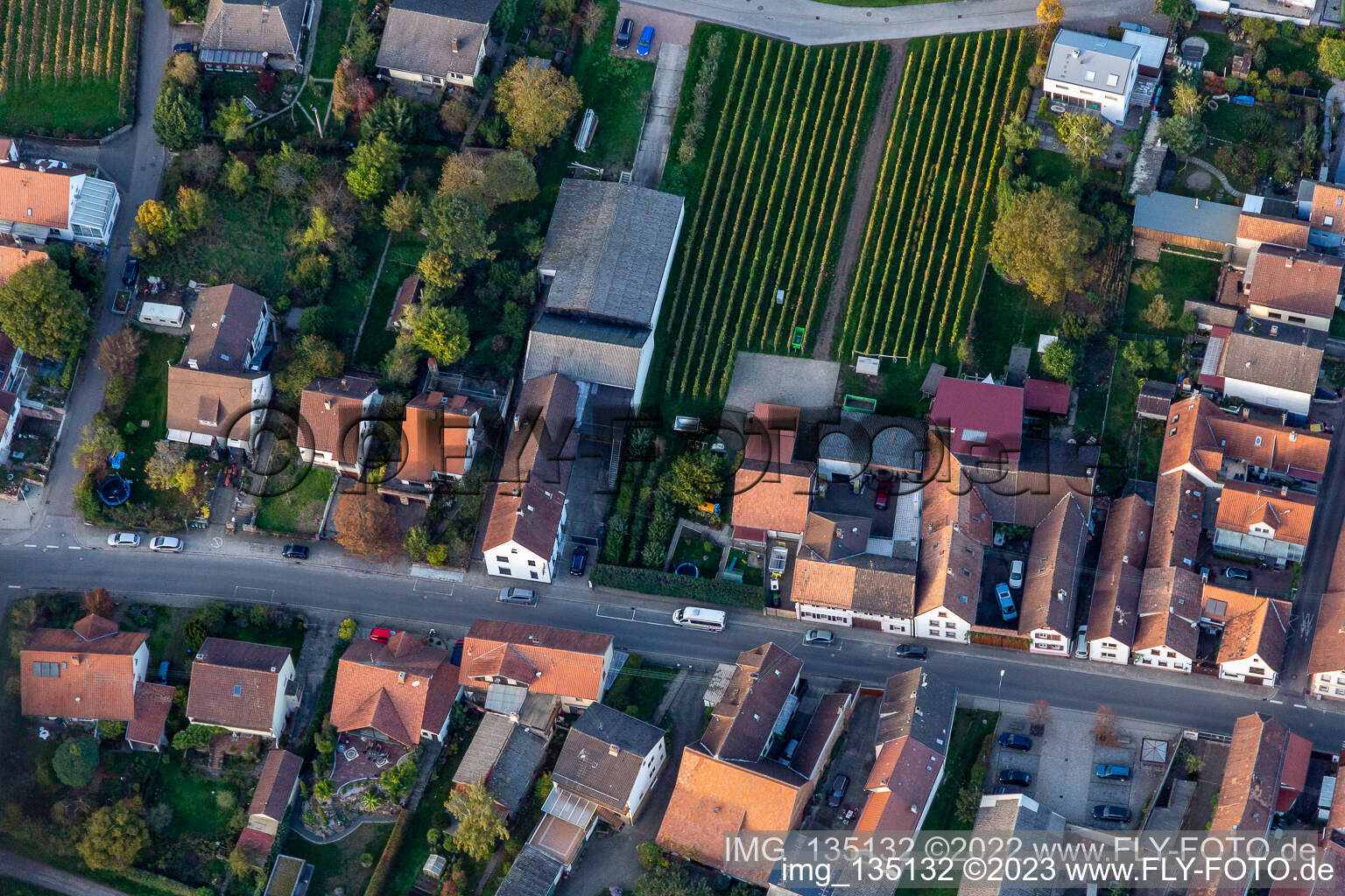 Luftbild von Hauptstr in Göcklingen im Bundesland Rheinland-Pfalz, Deutschland