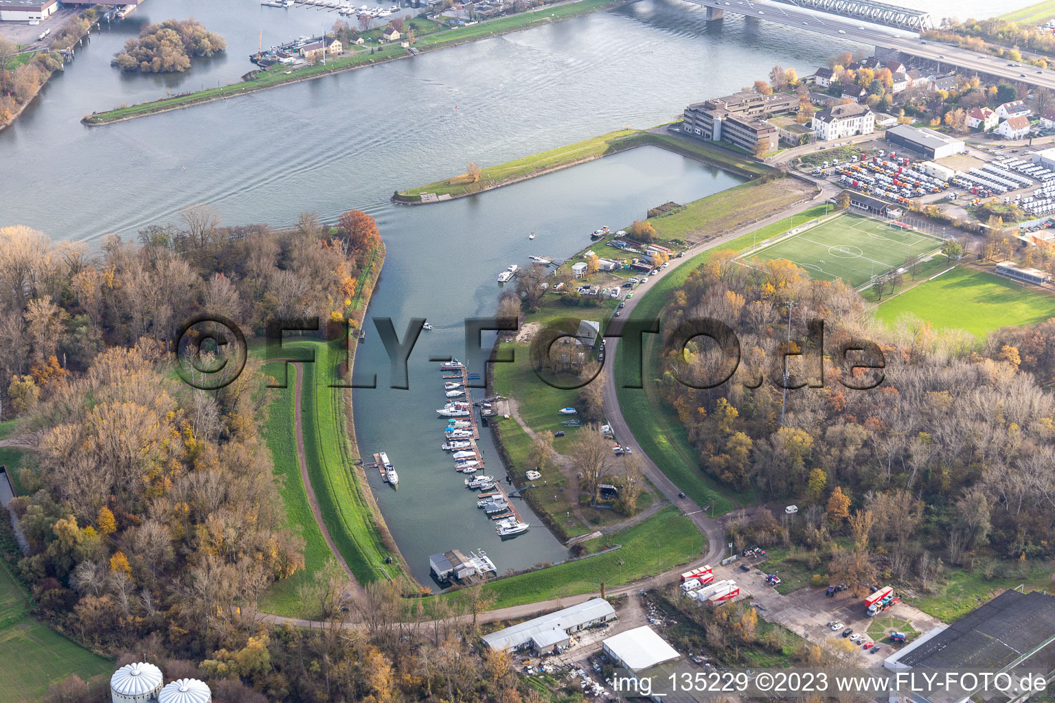 Hafen mit Motor-Yacht-Club eV im Ortsteil Maximiliansau in Wörth am Rhein im Bundesland Rheinland-Pfalz, Deutschland