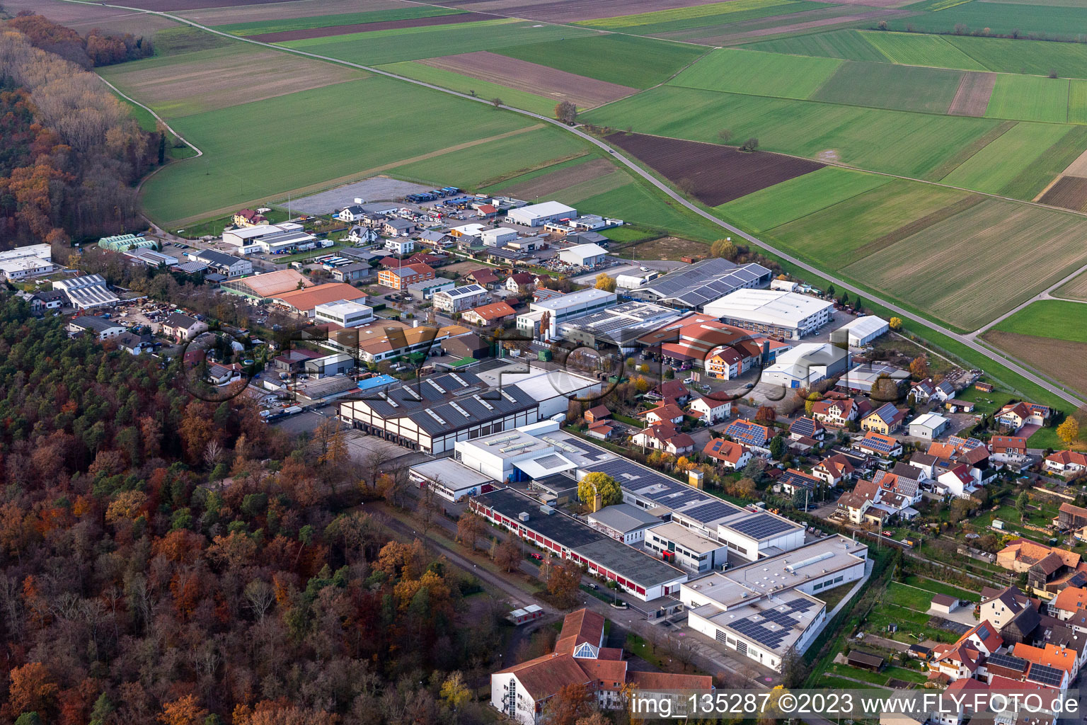 Luftbild von Gewerbegebiet Im Gereut in Hatzenbühl im Bundesland Rheinland-Pfalz, Deutschland
