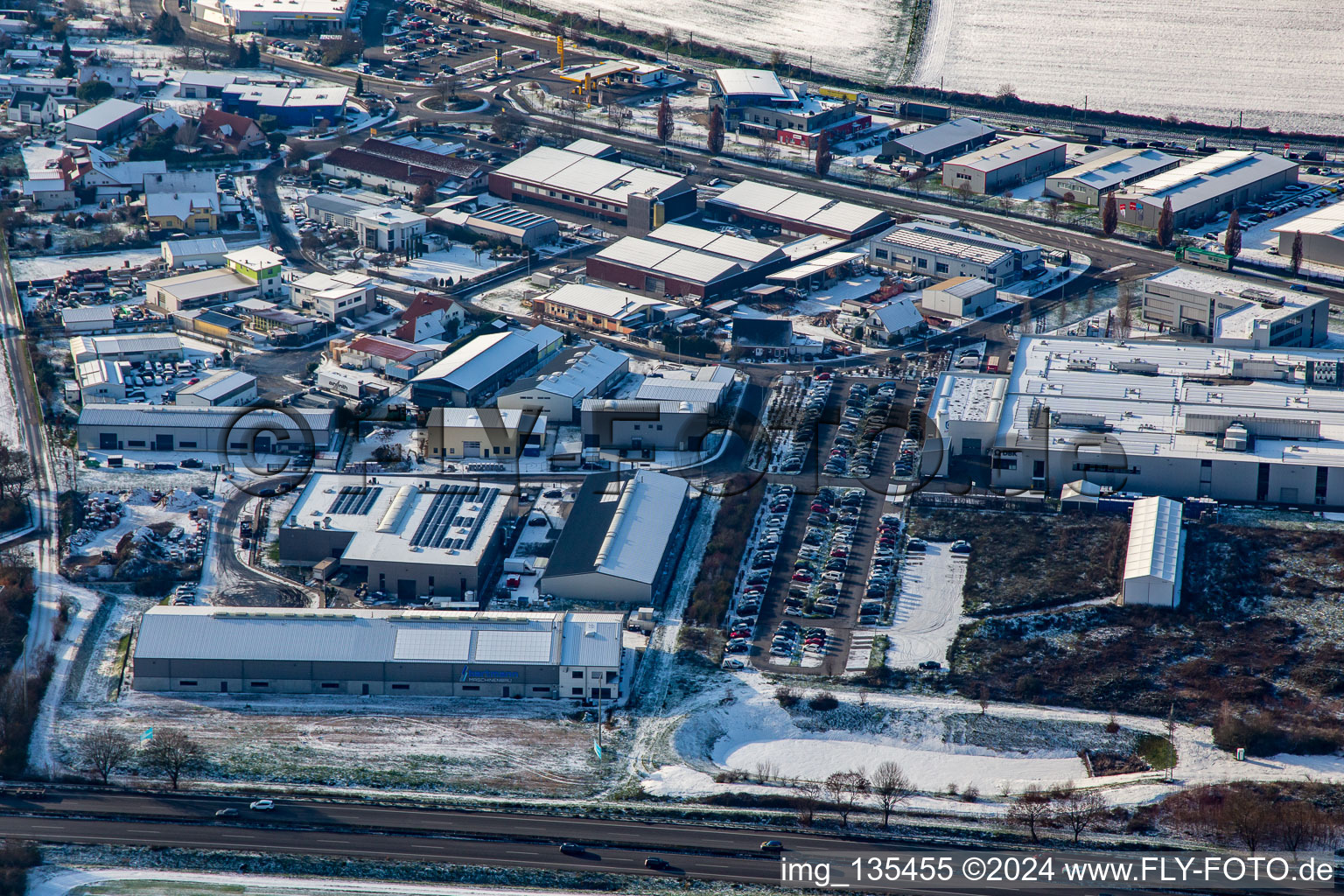 Industriegebiet Auf der Ebnung im Winter bei Schnee in Rülzheim im Bundesland Rheinland-Pfalz, Deutschland