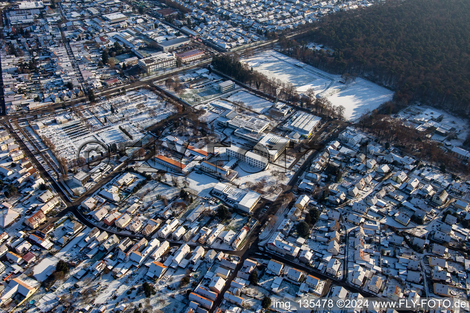 IGS -Rülzheim im Winter bei Schnee im Bundesland Rheinland-Pfalz, Deutschland