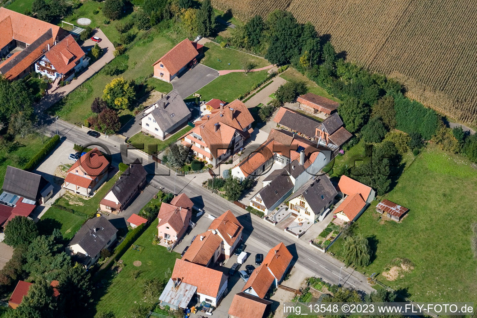 Drohnenaufname von Niederlauterbach im Bundesland Bas-Rhin, Frankreich