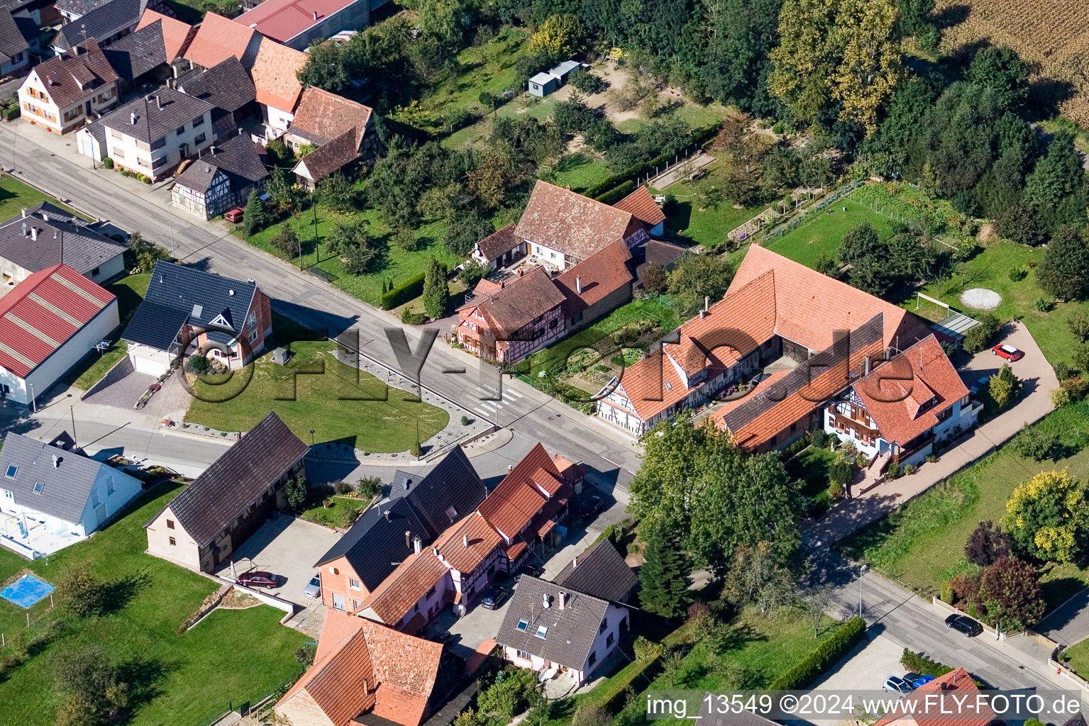 Drohnenbild von Niederlauterbach im Bundesland Bas-Rhin, Frankreich