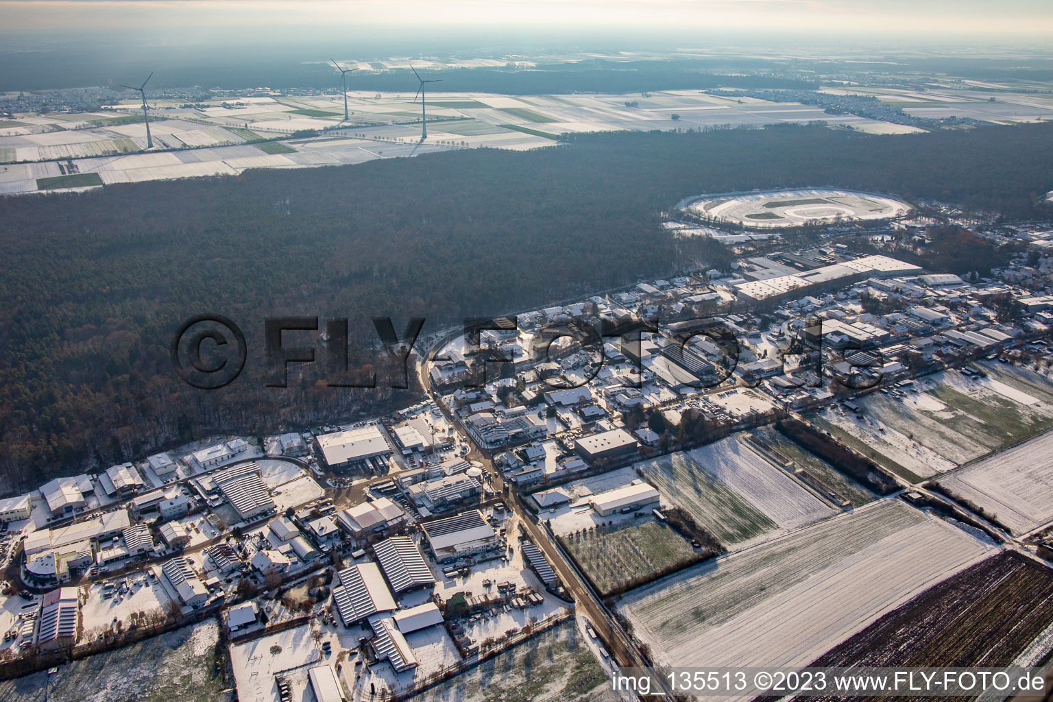 Luftbild von Gewerbegebiet Am Gäxwald im Winter bei Schnee im Ortsteil Herxheim in Herxheim bei Landau/Pfalz im Bundesland Rheinland-Pfalz, Deutschland