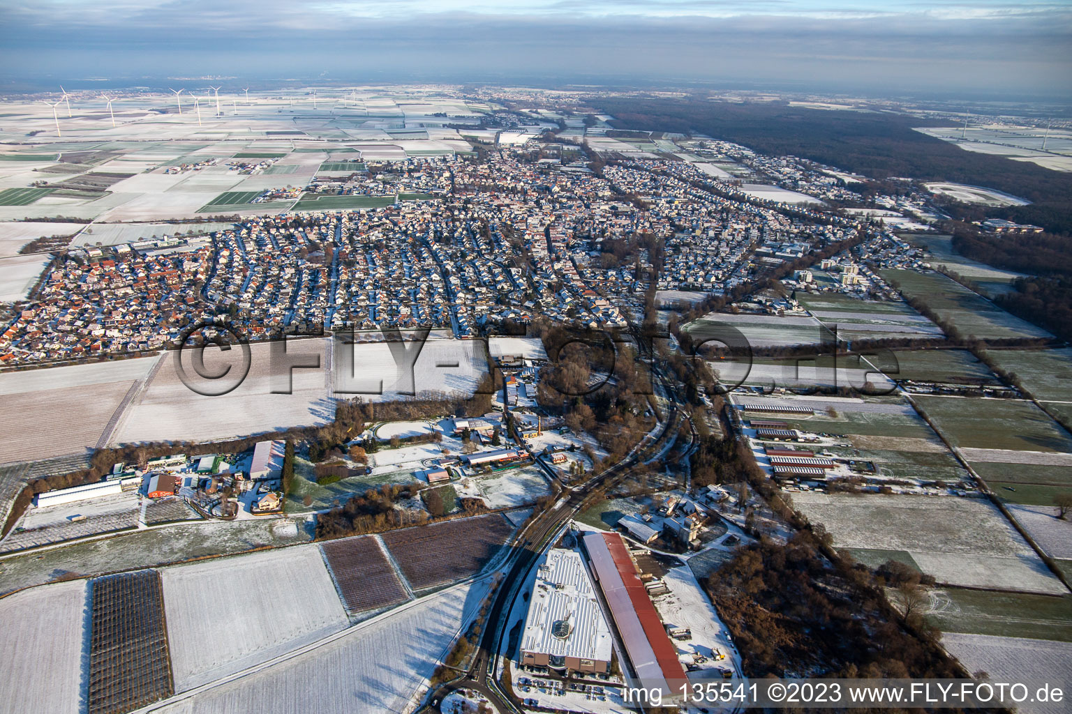 Luftbild von Von Westen im Winter bei Schnee im Ortsteil Herxheim in Herxheim bei Landau/Pfalz im Bundesland Rheinland-Pfalz, Deutschland
