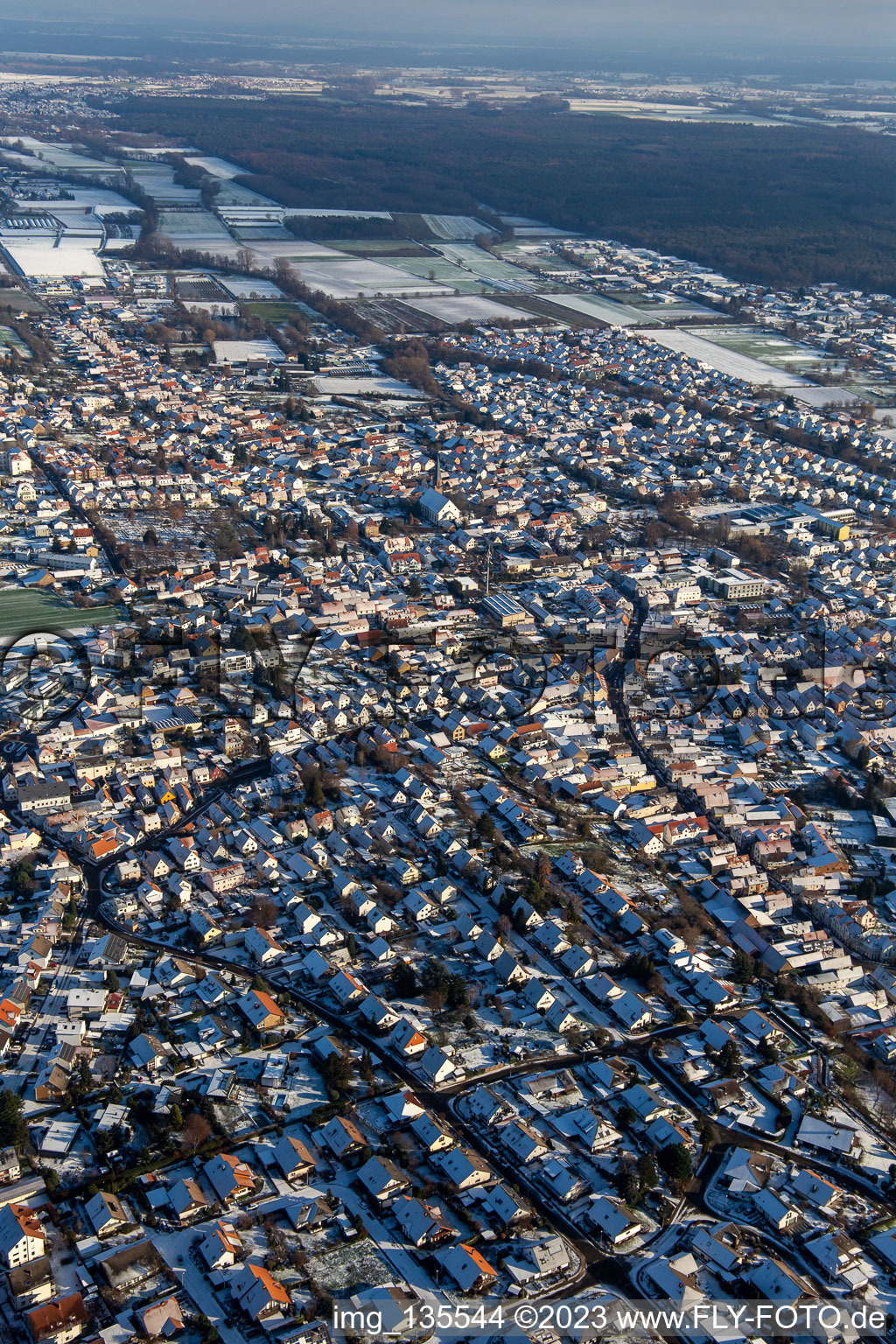 Luftbild von Von Nordwesten im Winter bei Schnee im Ortsteil Herxheim in Herxheim bei Landau/Pfalz im Bundesland Rheinland-Pfalz, Deutschland