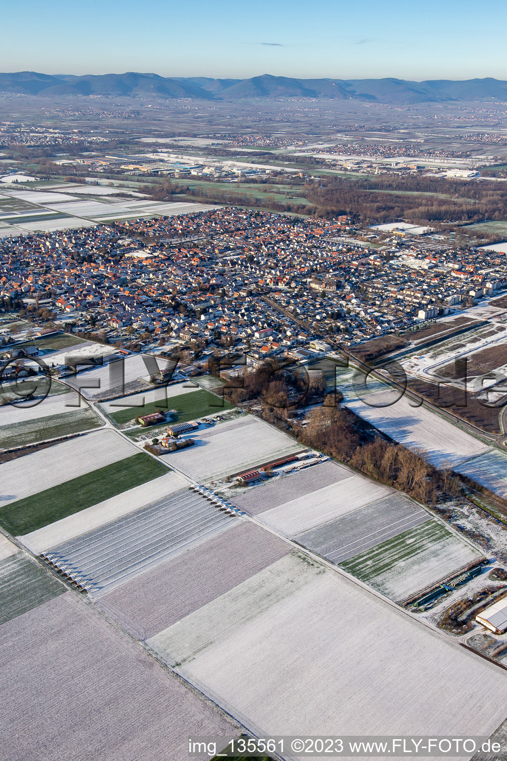 Luftbild von Von Südosten im Winter bei Schnee in Offenbach an der Queich im Bundesland Rheinland-Pfalz, Deutschland
