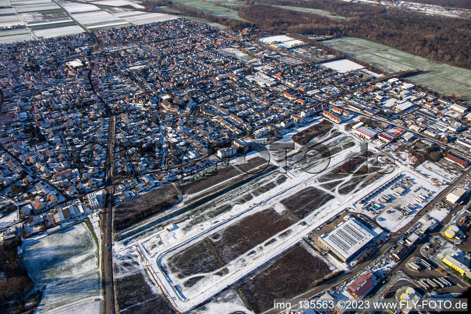 Luftaufnahme von Von Südosten im Winter bei Schnee in Offenbach an der Queich im Bundesland Rheinland-Pfalz, Deutschland