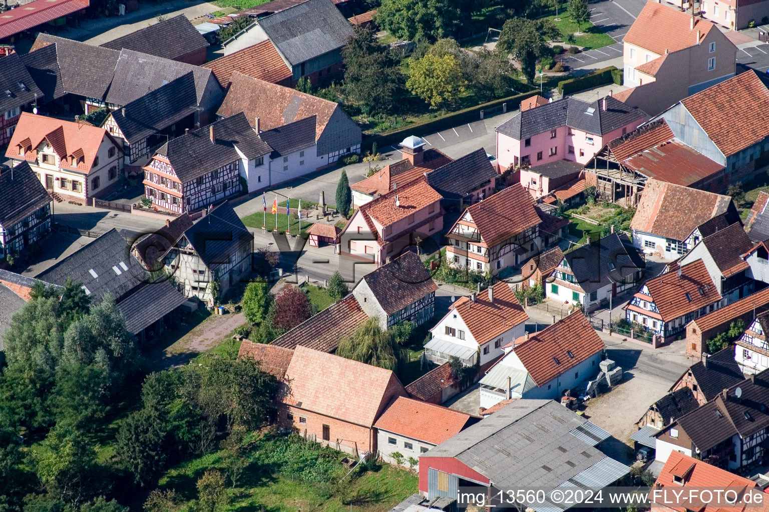 Niederlauterbach im Bundesland Bas-Rhin, Frankreich aus der Vogelperspektive