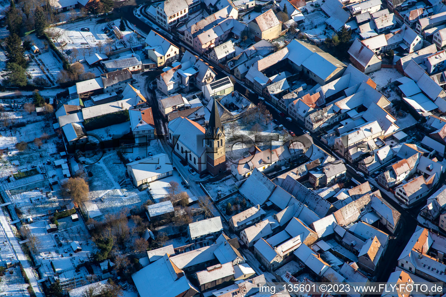 Kirche St. Martin im Winter bei Schnee in Steinweiler im Bundesland Rheinland-Pfalz, Deutschland