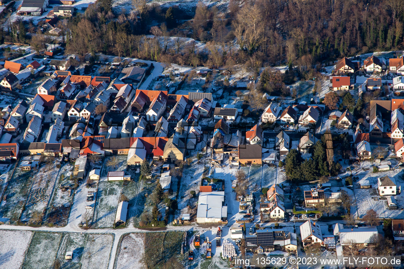 Luftbild von Im Winter bei Schnee in Winden im Bundesland Rheinland-Pfalz, Deutschland