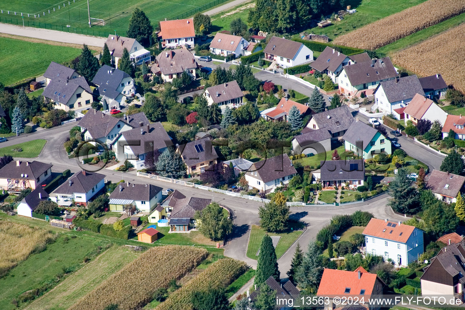 Drohnenbild von Niederlauterbach im Bundesland Bas-Rhin, Frankreich