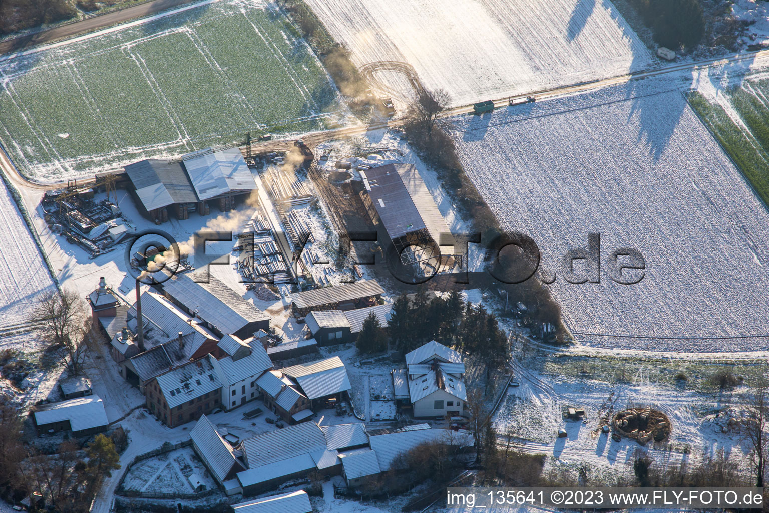 Luftbild von Holzwerk ORTH im Winter bei Schnee im Ortsteil Schaidt in Wörth am Rhein im Bundesland Rheinland-Pfalz, Deutschland