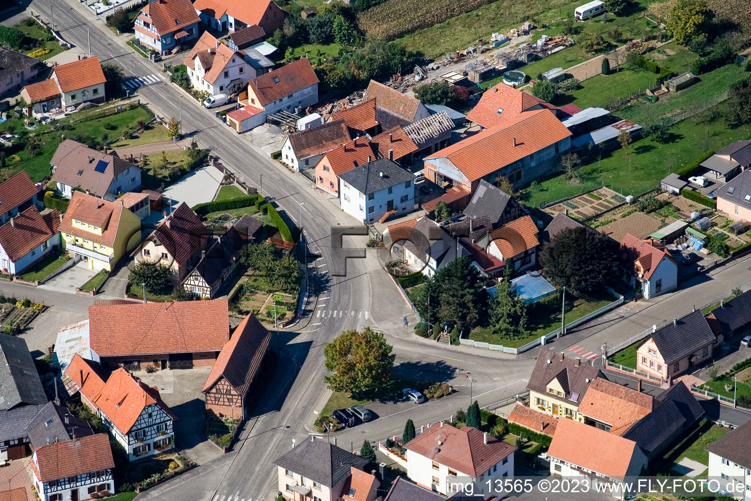 Niederlauterbach im Bundesland Bas-Rhin, Frankreich aus der Drohnenperspektive