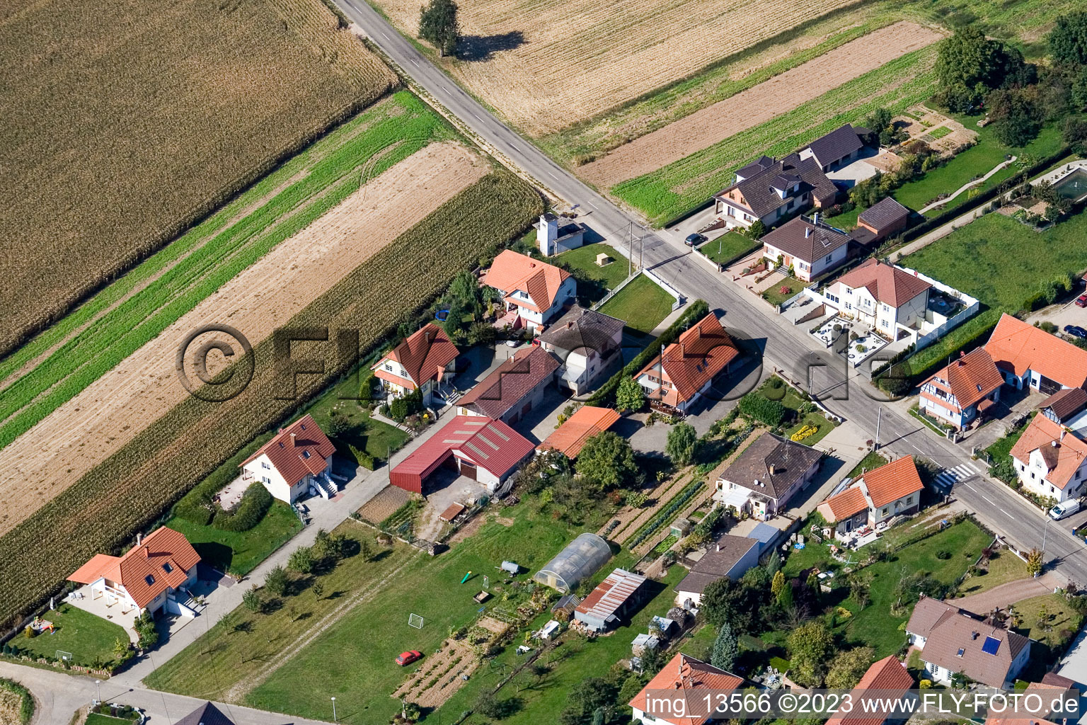 Niederlauterbach im Bundesland Bas-Rhin, Frankreich von einer Drohne aus