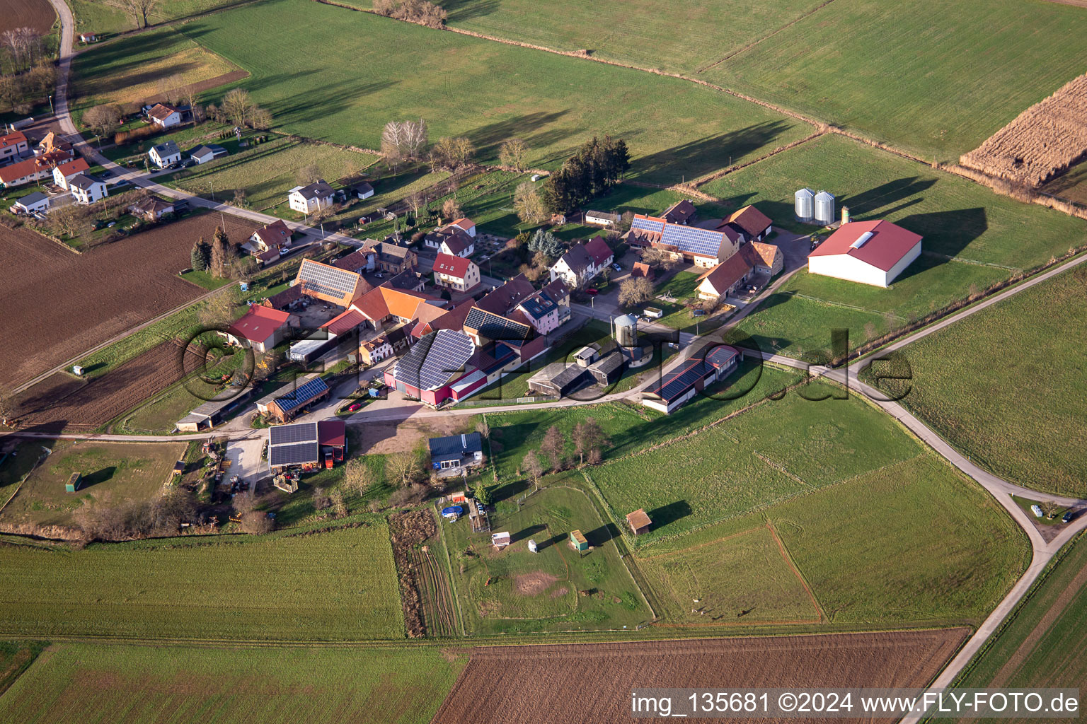 Luftbild von Solardrehdach des Weingut Schowalter im Ortsteil Deutschhof in Kapellen-Drusweiler im Bundesland Rheinland-Pfalz, Deutschland