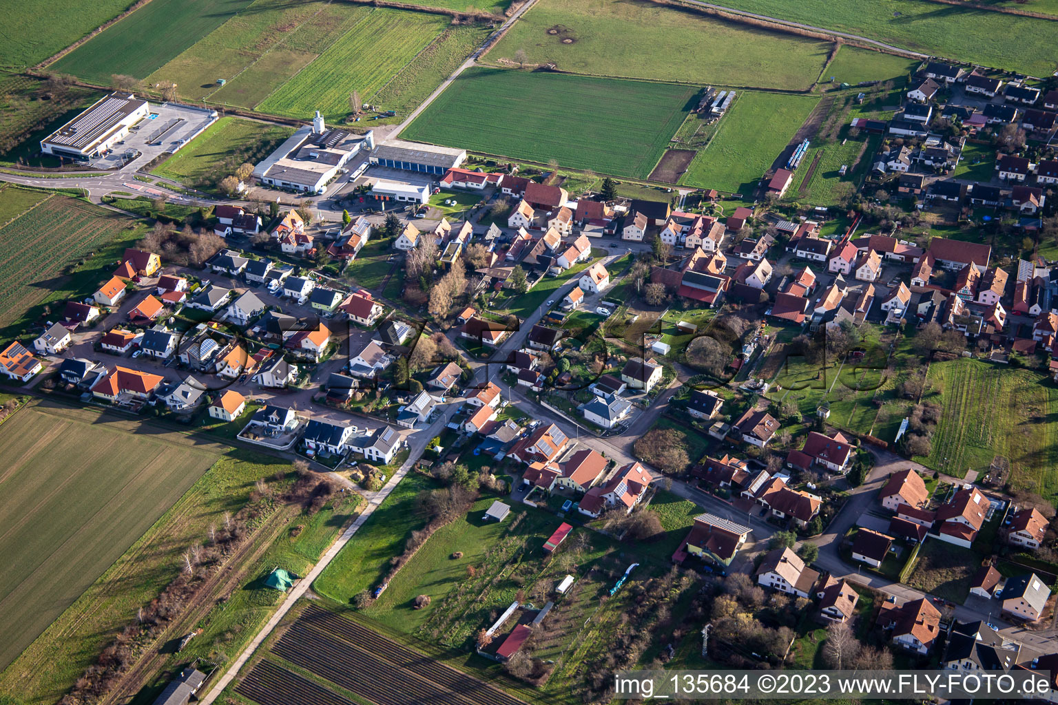 Luftbild von Aldi, Friedmann-Reisen an der Hauptstraße L546 in Schweighofen im Bundesland Rheinland-Pfalz, Deutschland