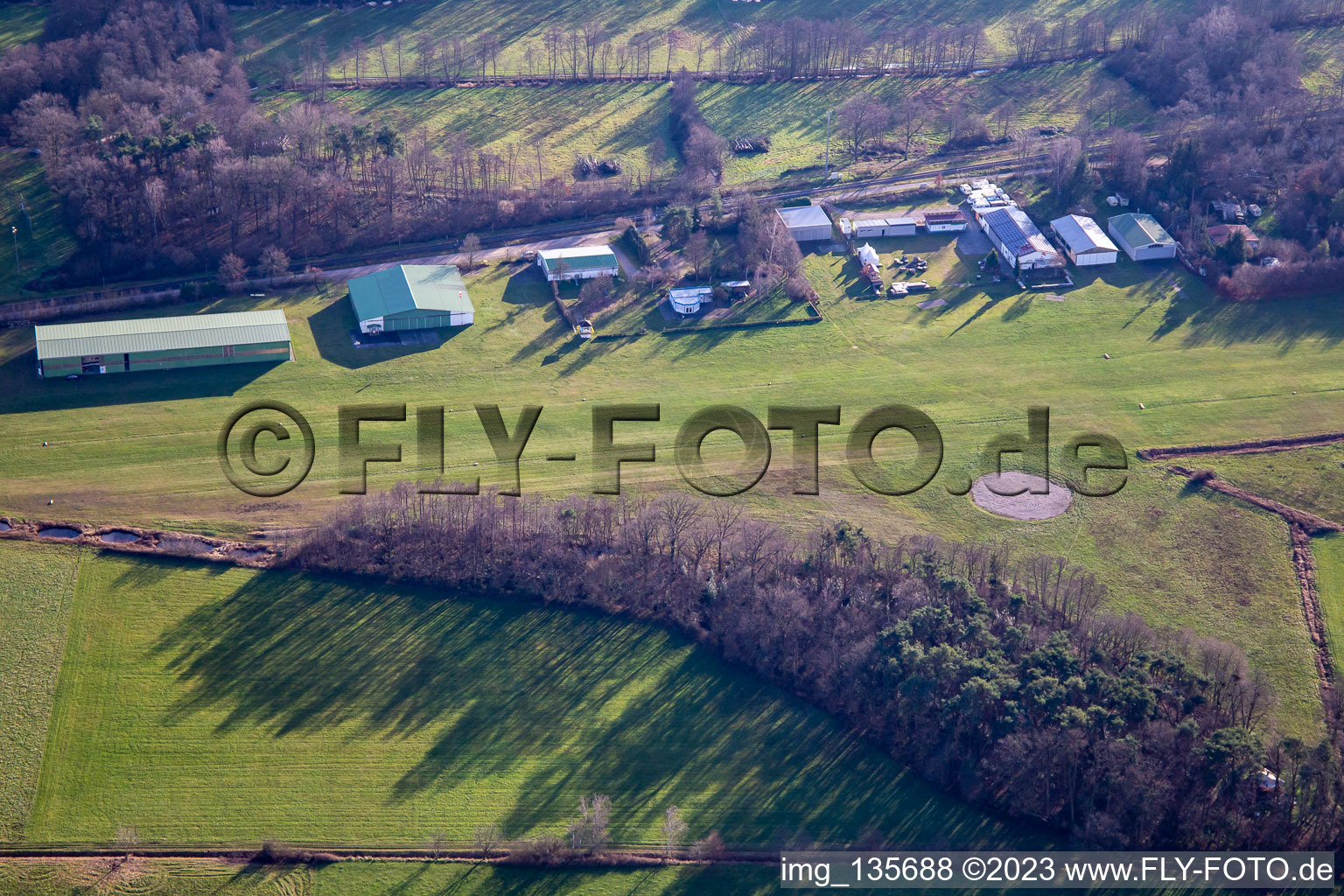 Luftbild von Flugplatz EDRO in Schweighofen im Bundesland Rheinland-Pfalz, Deutschland