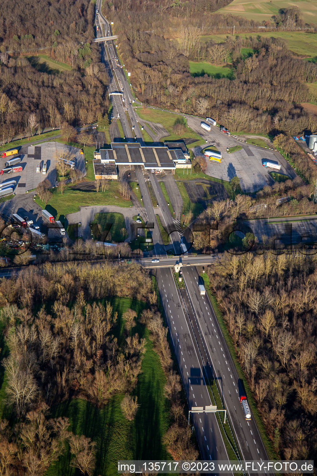 Luftbild von Deutsch-Französischer Grenzübergang Scheibenhardt A35/B9 im Bundesland Bas-Rhin, Frankreich
