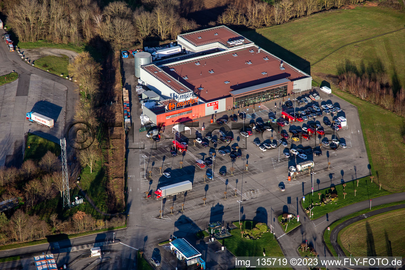 Carrefour Supermarkt in Scheibenhard im Bundesland Bas-Rhin, Frankreich