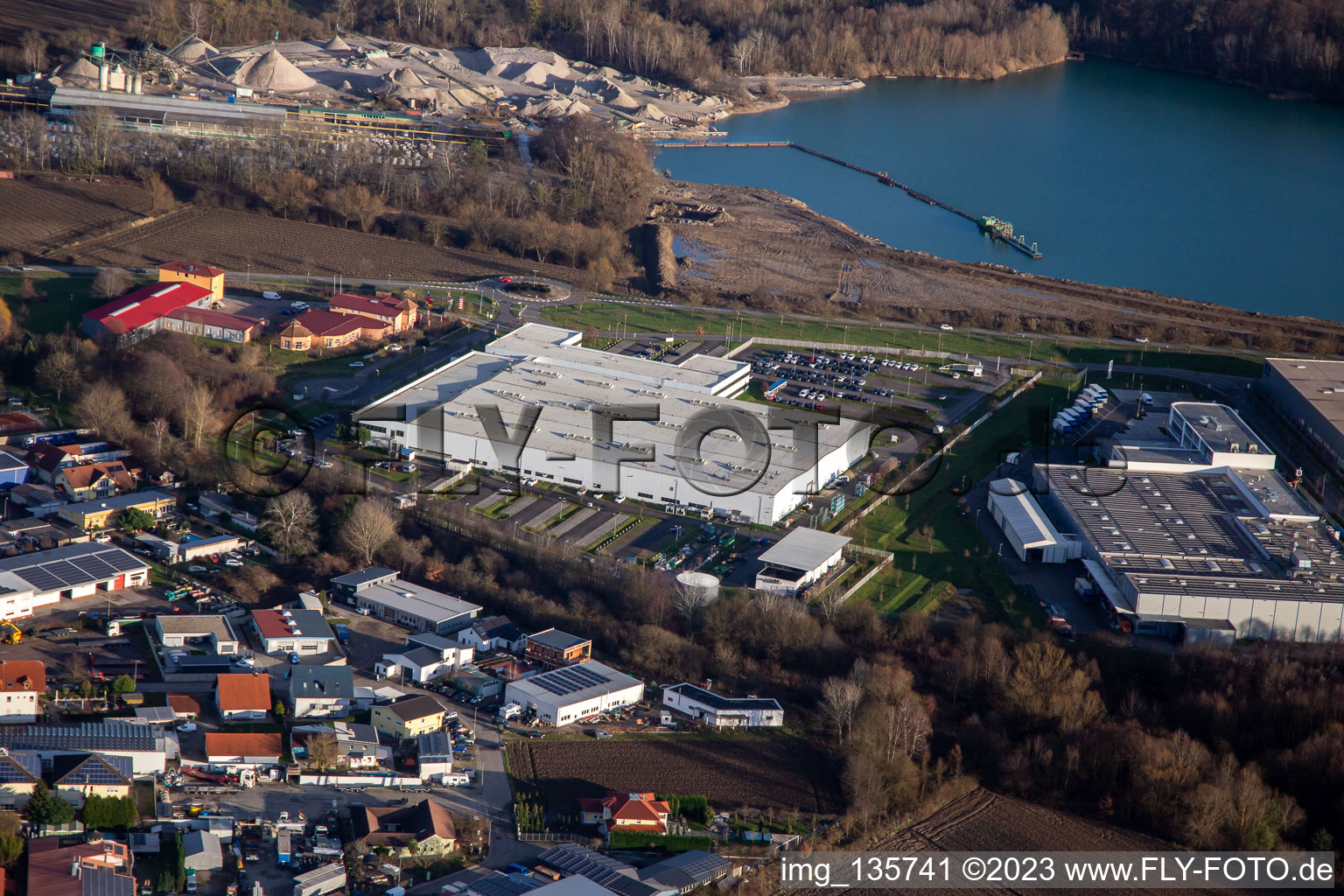 Luftbild von Industriegebiet Faureciastraße Faurecia GmbH in Hagenbach im Bundesland Rheinland-Pfalz, Deutschland
