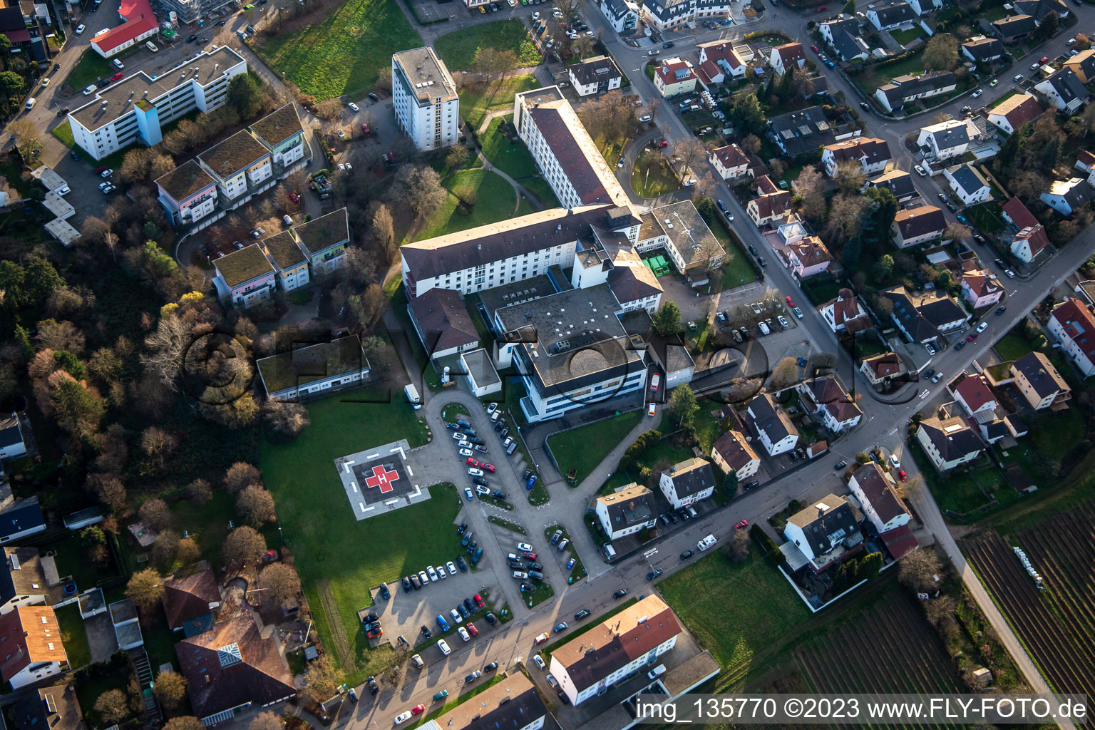 Luftaufnahme von Asklepios Südpfalz-Kliniken in Kandel im Bundesland Rheinland-Pfalz, Deutschland