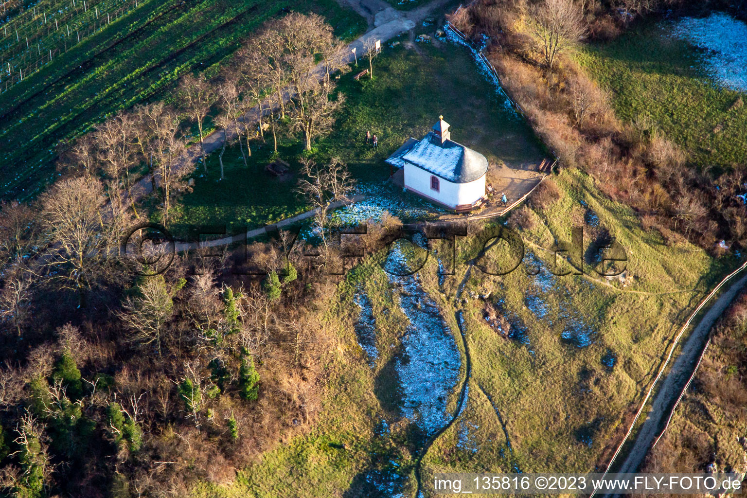 Luftaufnahme von Kapelle "Kleine Kalmit" im Naturschutzgebiet Kleine Kalmit in Ilbesheim bei Landau in der Pfalz im Bundesland Rheinland-Pfalz, Deutschland