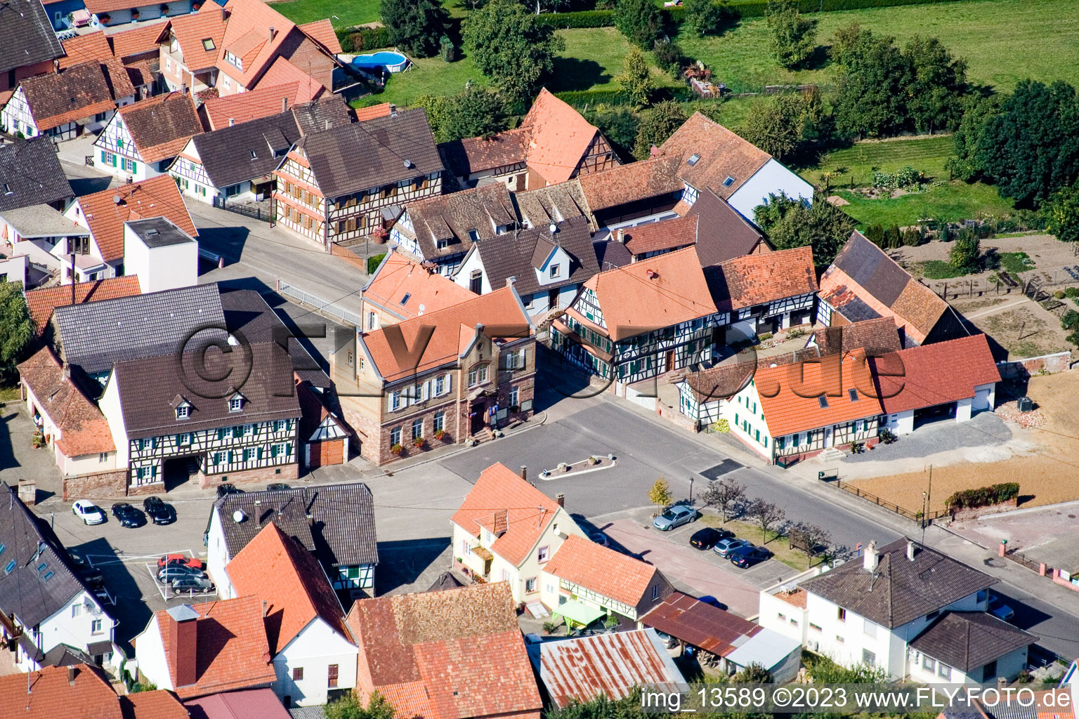Drohnenbild von Schleithal im Bundesland Bas-Rhin, Frankreich