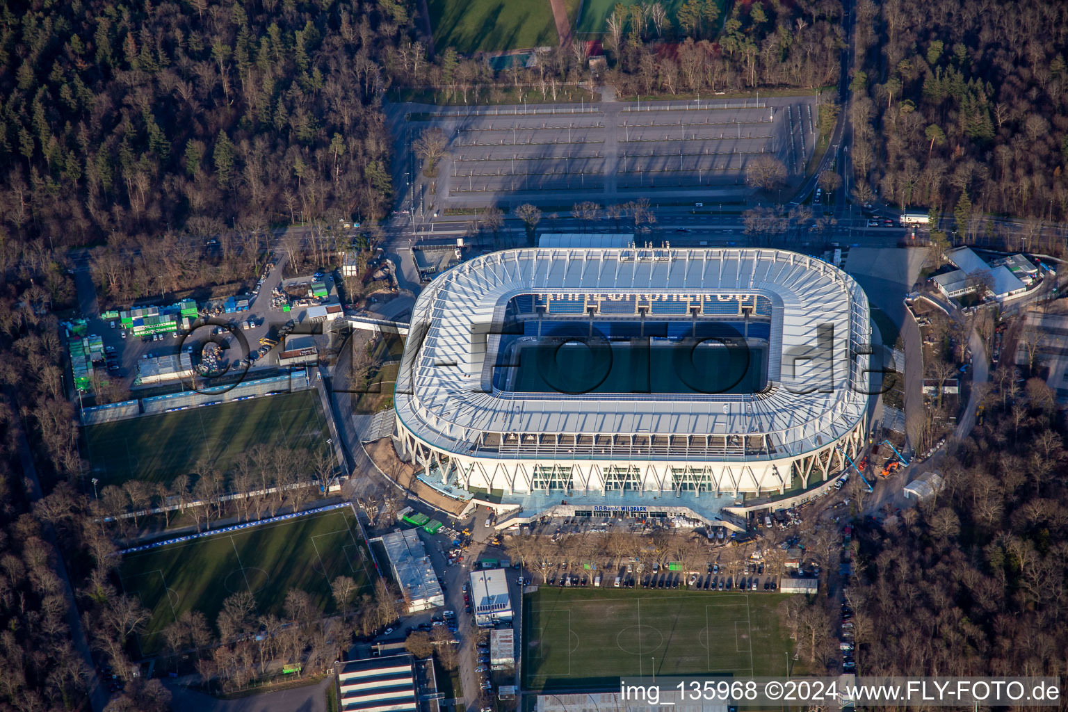 Luftbild von BBBank Wildpark, fast vollendeter Stadionneubau des KSC im Ortsteil Innenstadt-Ost in Karlsruhe im Bundesland Baden-Württemberg, Deutschland