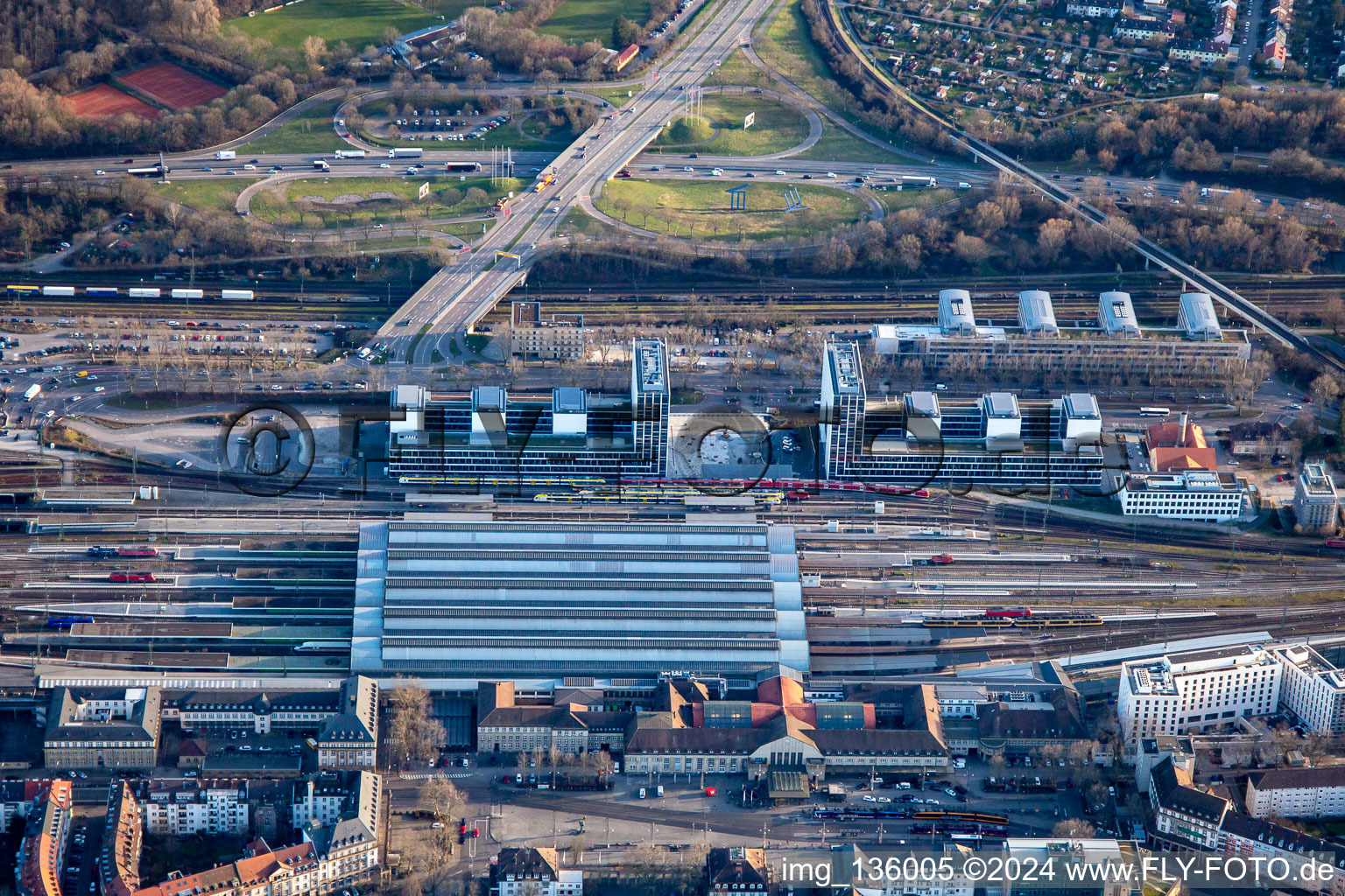 Luftbild von Hauptbahnhof im Ortsteil Südweststadt in Karlsruhe im Bundesland Baden-Württemberg, Deutschland