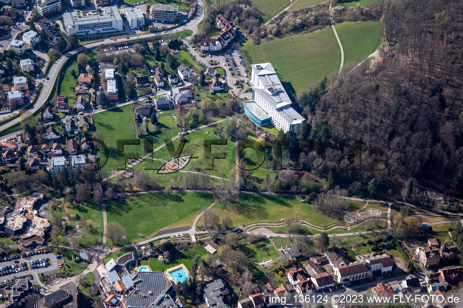 Luftbild von Kräutergarten, Kurpark Bad Bergzabern unterhalb der  Edith-Stein-Fachklinik Klinik für Neurologie im Bundesland Rheinland-Pfalz, Deutschland