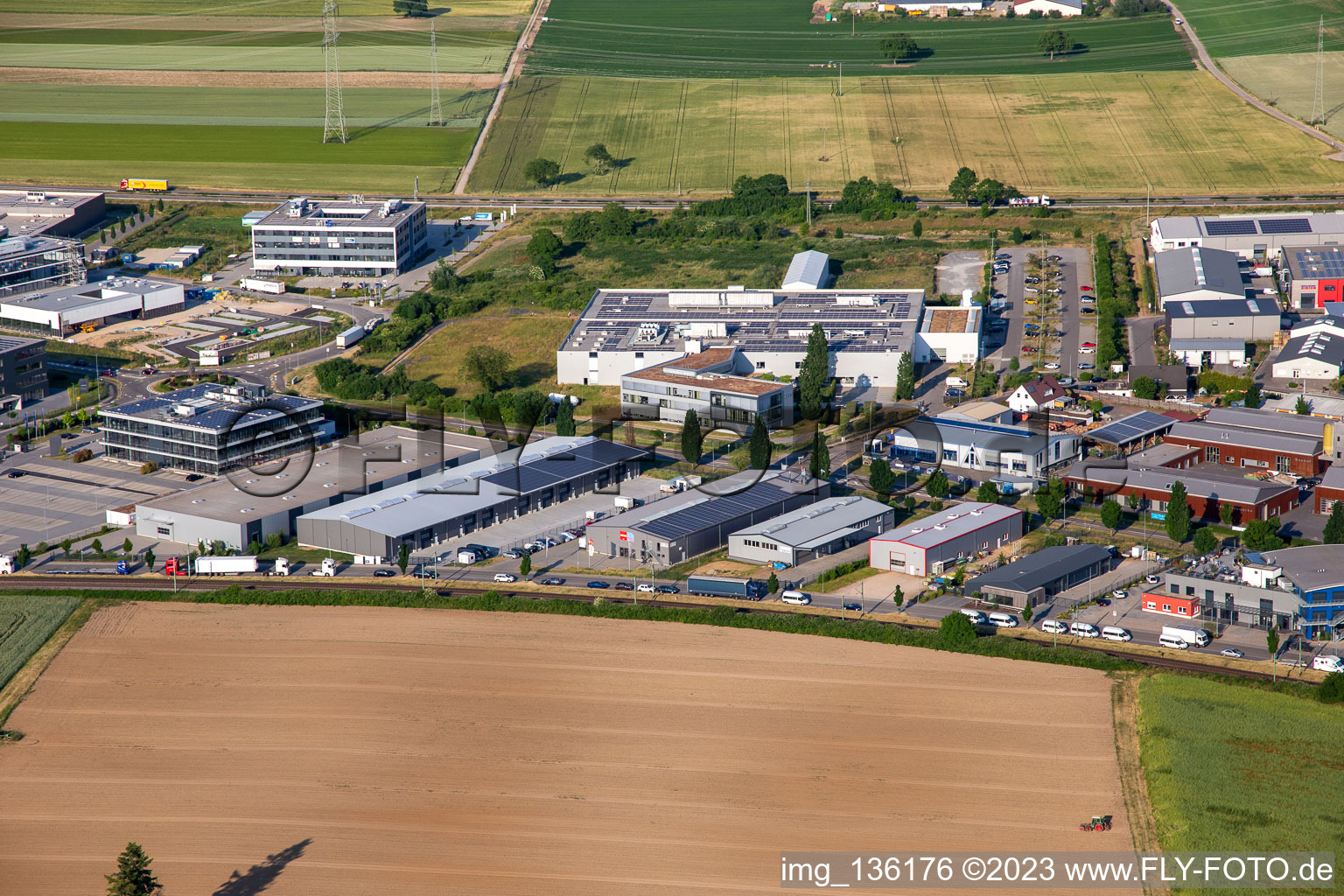 Industriegebiet Nord im Speyerer Tal in Rülzheim im Bundesland Rheinland-Pfalz, Deutschland