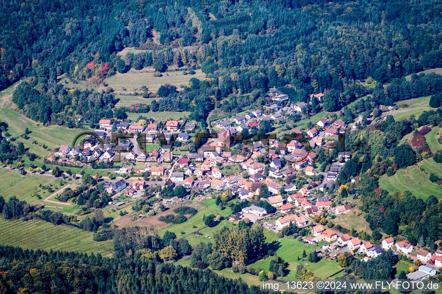 Luftbild von Dorf - Ansicht von Bobenthal im Bundesland Rheinland-Pfalz, Deutschland