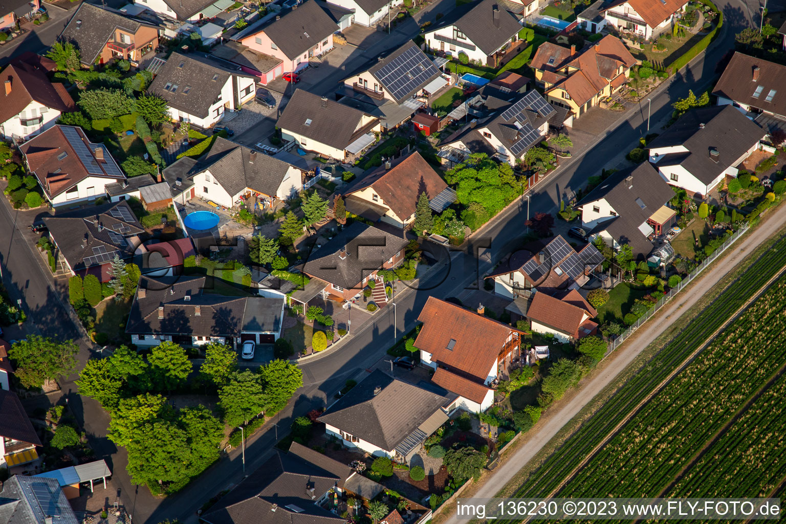 Südring von Westen in Kuhardt im Bundesland Rheinland-Pfalz, Deutschland aus der Drohnenperspektive