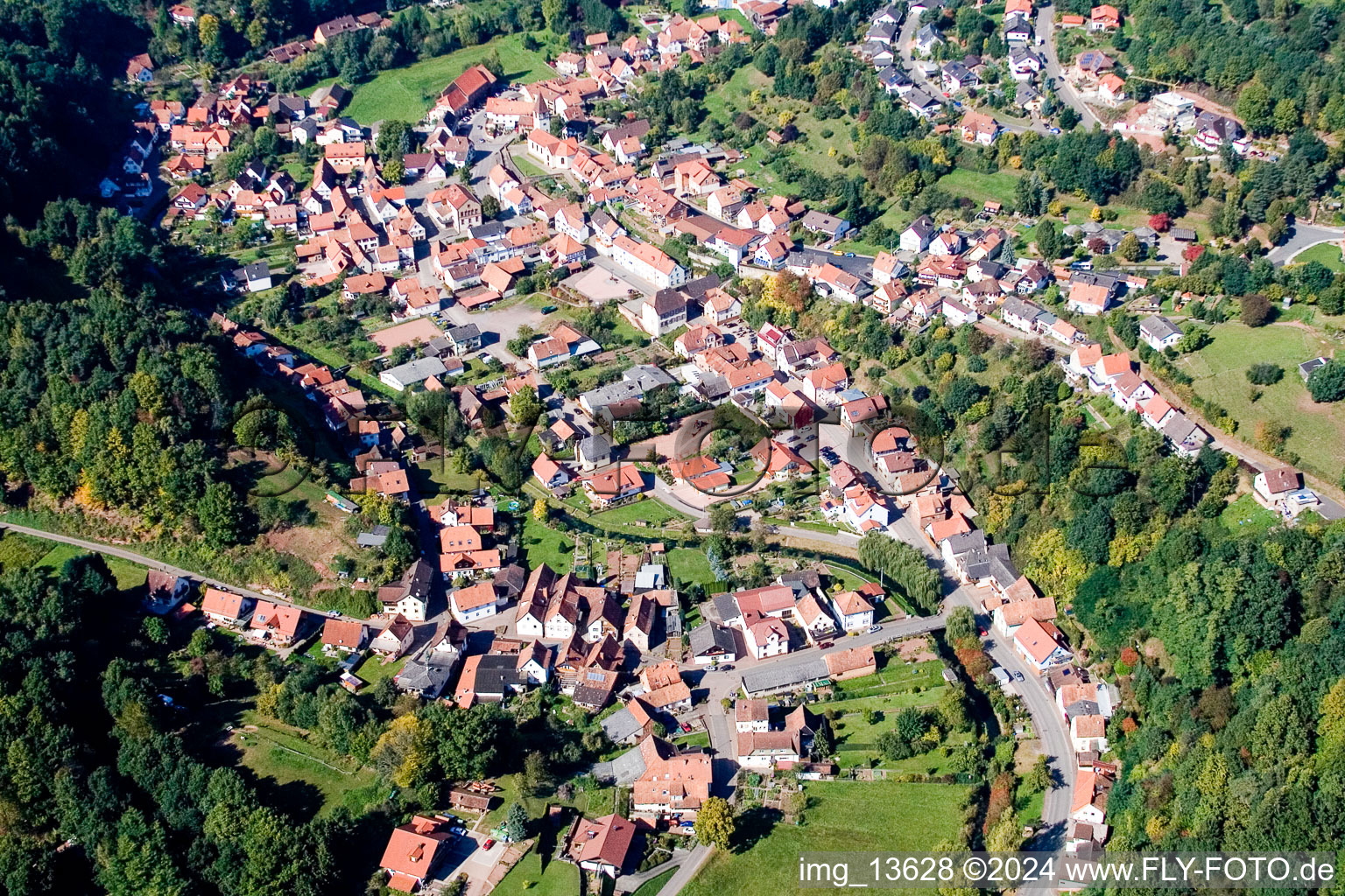 Bundenthal im Bundesland Rheinland-Pfalz, Deutschland aus der Drohnenperspektive