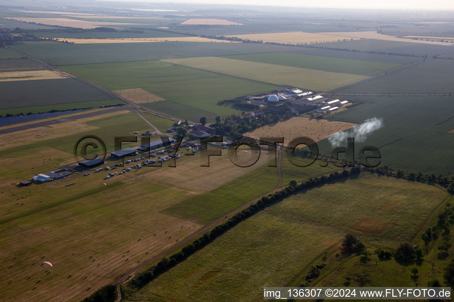 Luftbild von Flugplatz Ballenstedt im Ortsteil Asmusstedt im Bundesland Sachsen-Anhalt, Deutschland