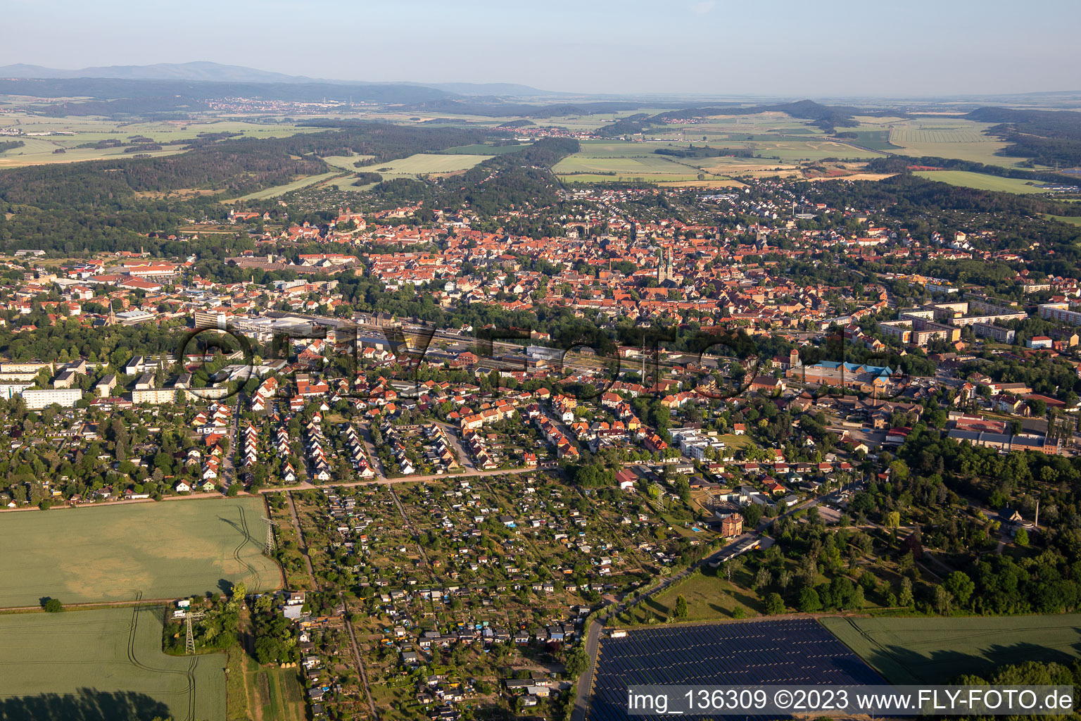 Von Südosten in Quedlinburg im Bundesland Sachsen-Anhalt, Deutschland