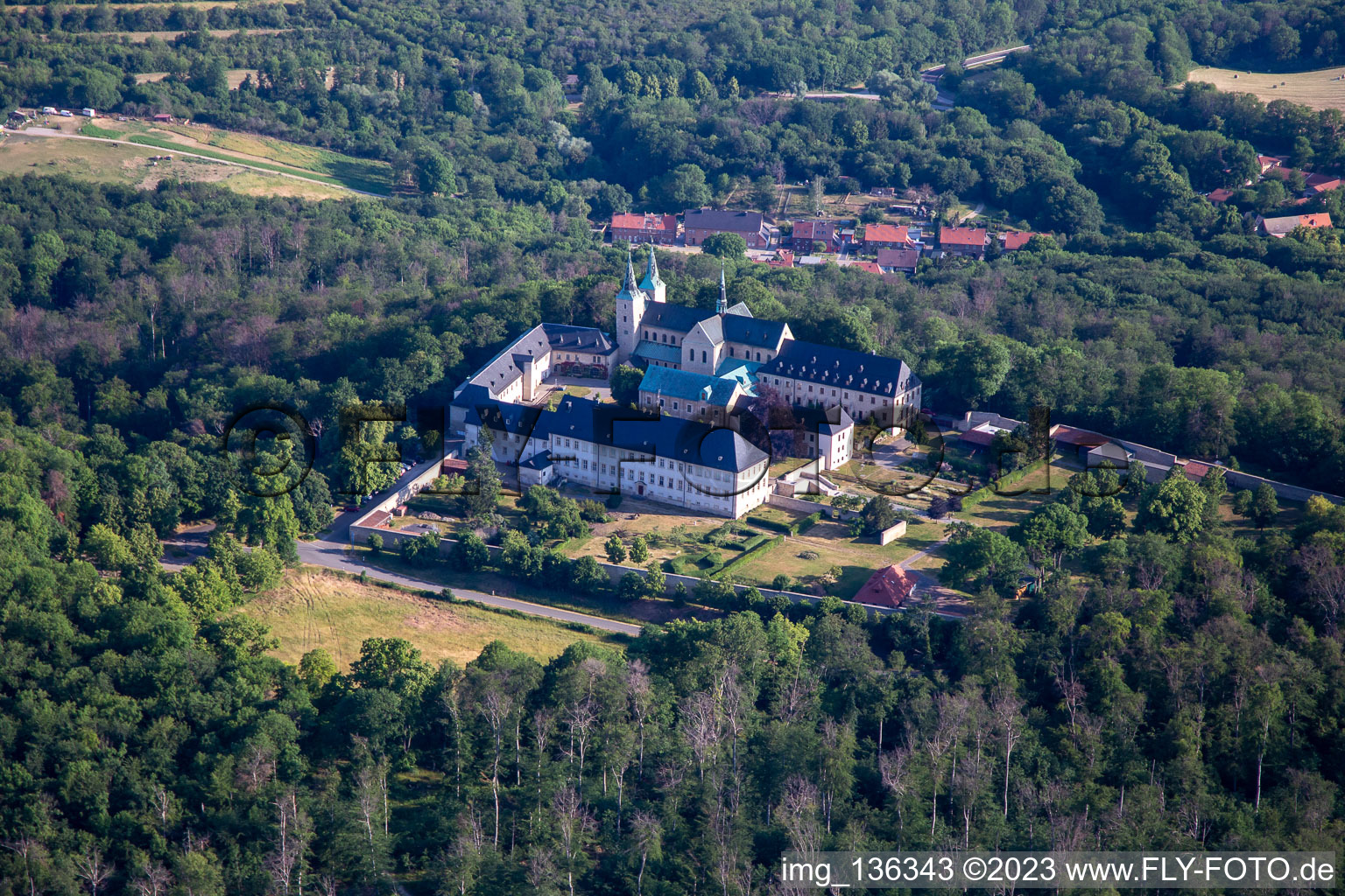 Luftbild von Kloster Huysburg im Ortsteil Röderhof im Bundesland Sachsen-Anhalt, Deutschland
