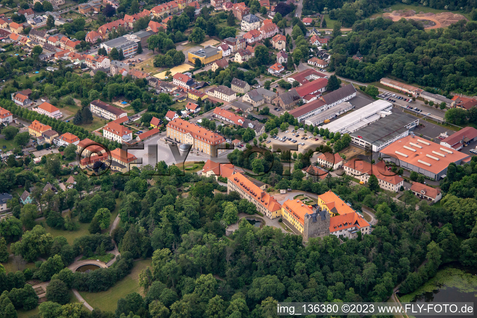 Luftbild von Schloss und Schlosspark Ballenstedt e.V im Bundesland Sachsen-Anhalt, Deutschland
