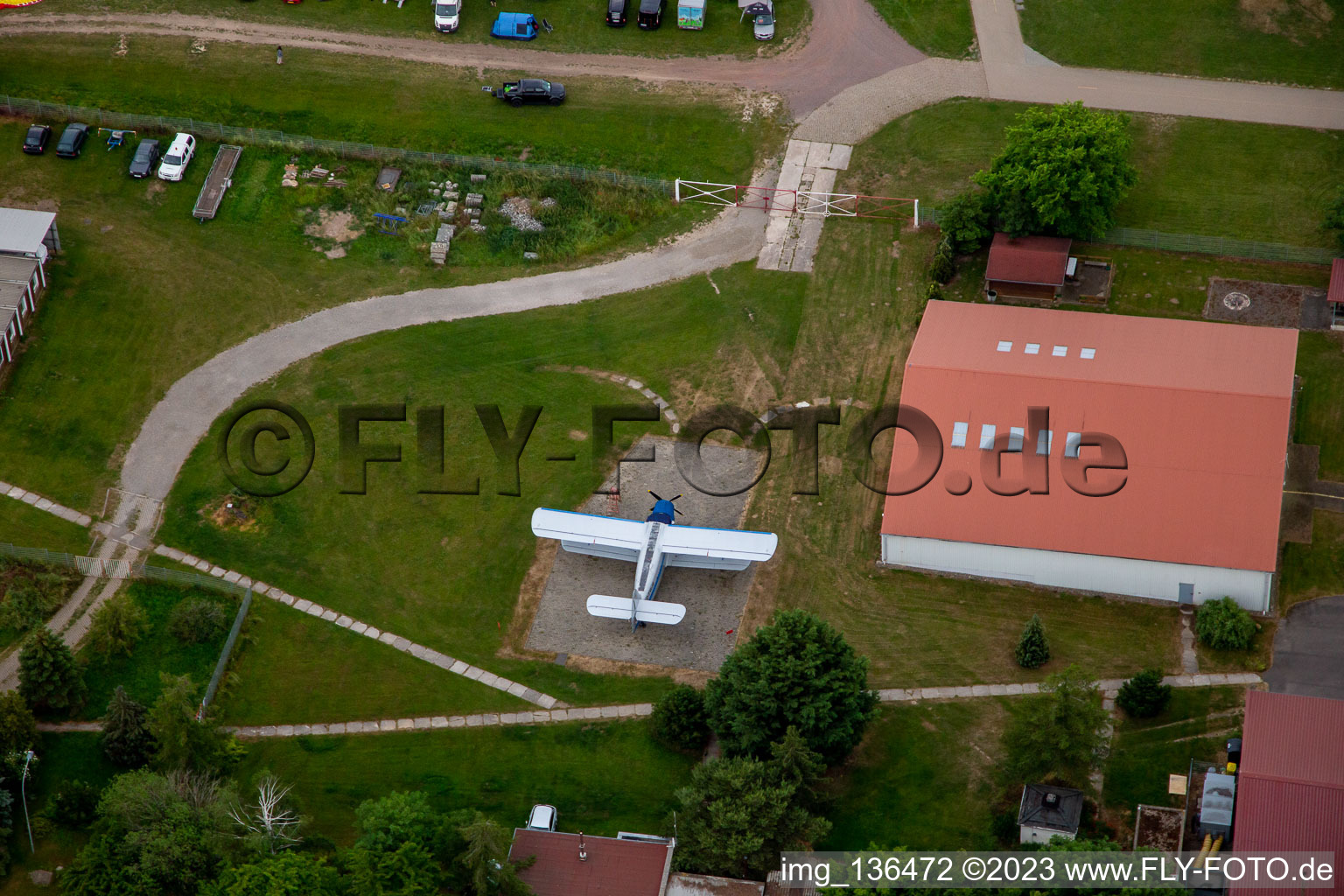 Luftbild von Historische Flugzeuge am Flugplatz Ballenstedt im Ortsteil Asmusstedt im Bundesland Sachsen-Anhalt, Deutschland