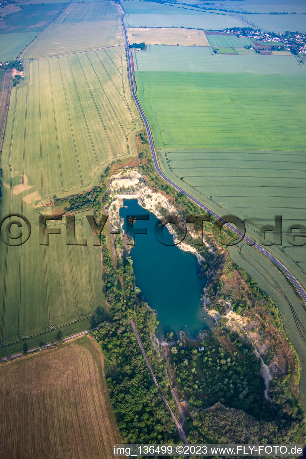 Luftaufnahme von Baggersee an der Bahnhofstr im Ortsteil Ermsleben in Falkenstein im Bundesland Sachsen-Anhalt, Deutschland