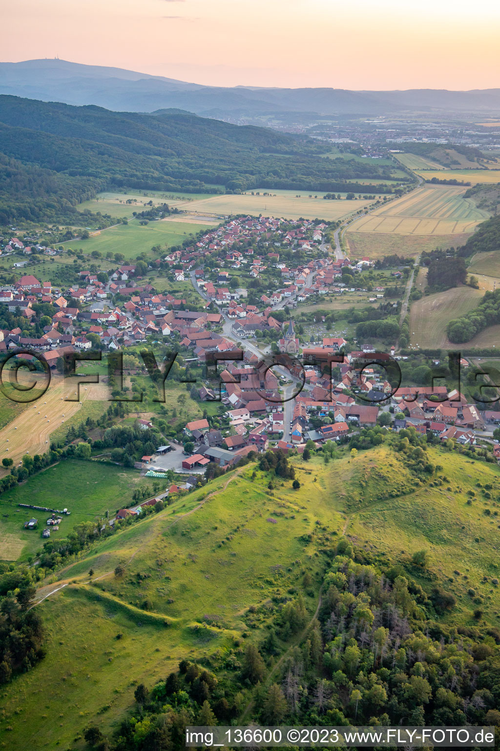 Luftbild von Von Osten im Ortsteil Benzingerode in Wernigerode im Bundesland Sachsen-Anhalt, Deutschland