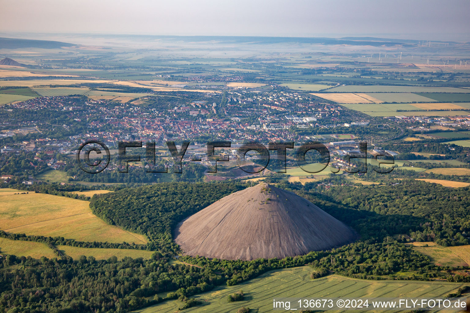 Luftaufnahme von Halde "Hohe Linde" in Sangerhausen im Bundesland Sachsen-Anhalt, Deutschland