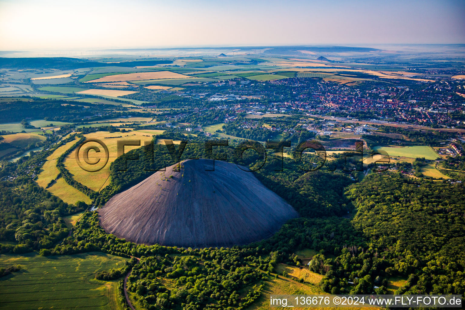 Halde "Hohe Linde" in Sangerhausen im Bundesland Sachsen-Anhalt, Deutschland von oben