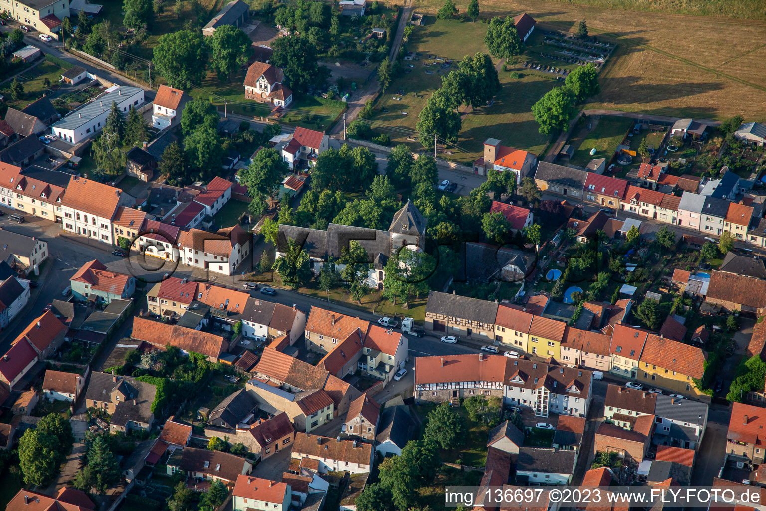 Kirchstr im Ortsteil Brücken in Brücken-Hackpfüffel im Bundesland Sachsen-Anhalt, Deutschland