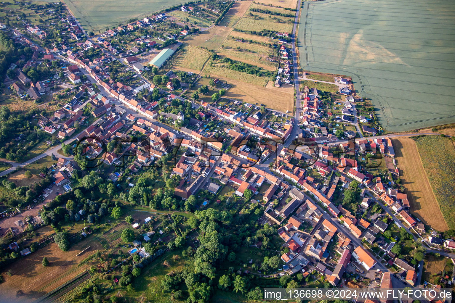 Luftbild von Ortsteil Brücken in Brücken-Hackpfüffel im Bundesland Sachsen-Anhalt, Deutschland
