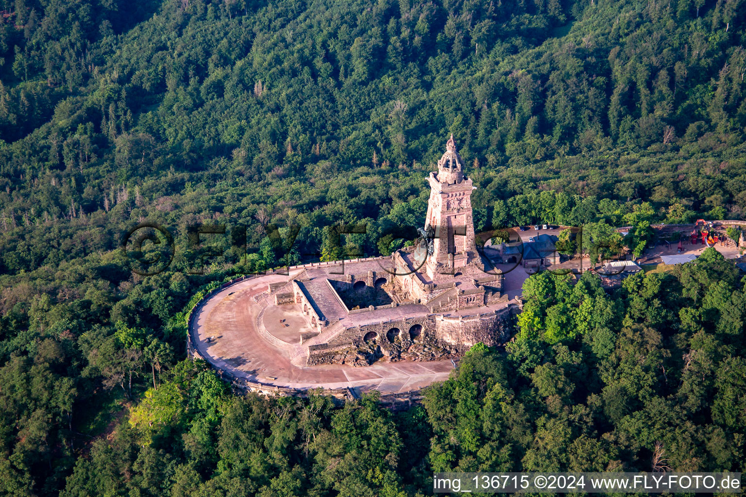 Kyffhäuser-Denkmal in Kyffhäuserland im Bundesland Thüringen, Deutschland von oben