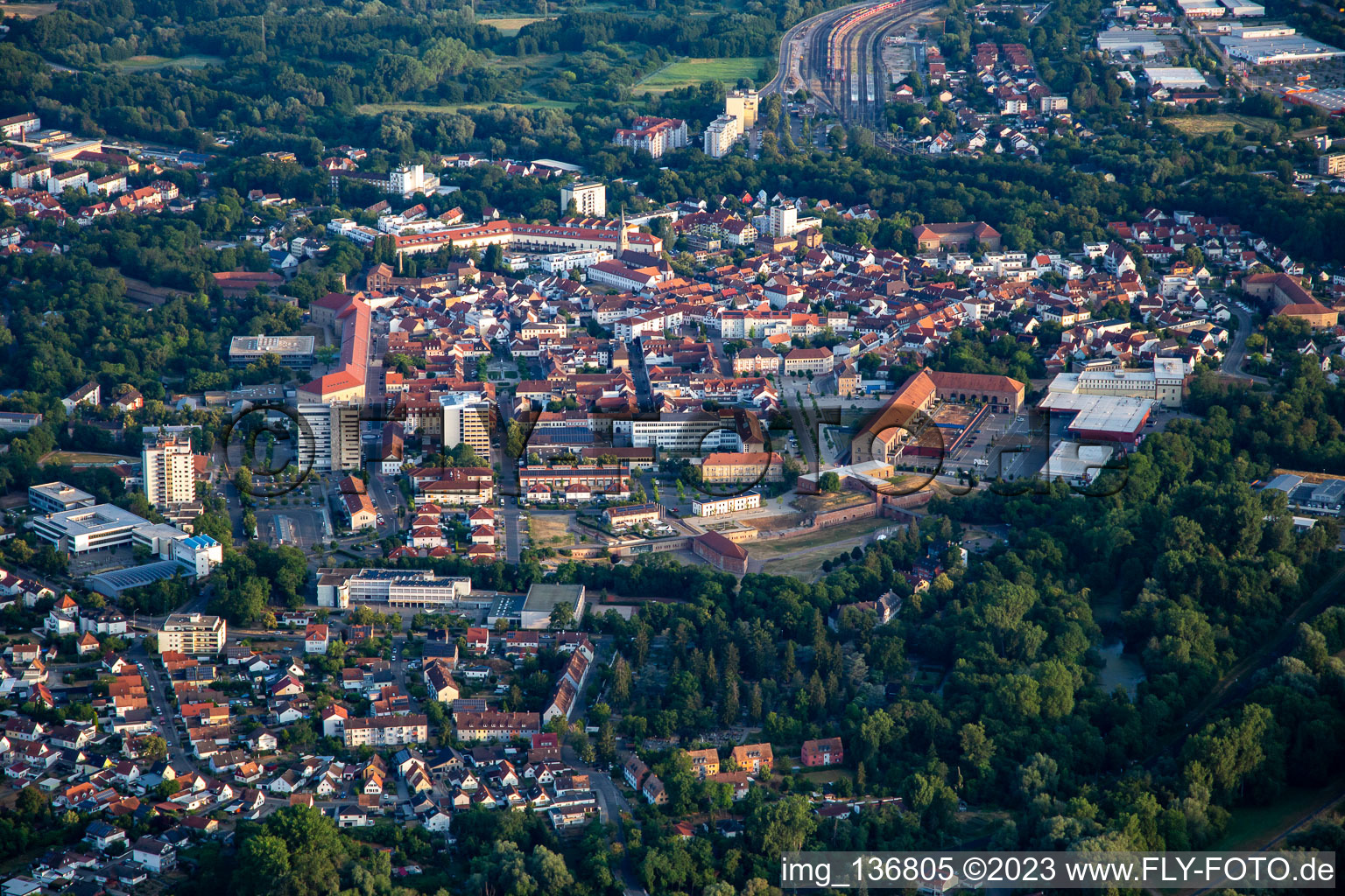 Luftbild von Stadtpark Fronte Lamotte in Germersheim im Bundesland Rheinland-Pfalz, Deutschland