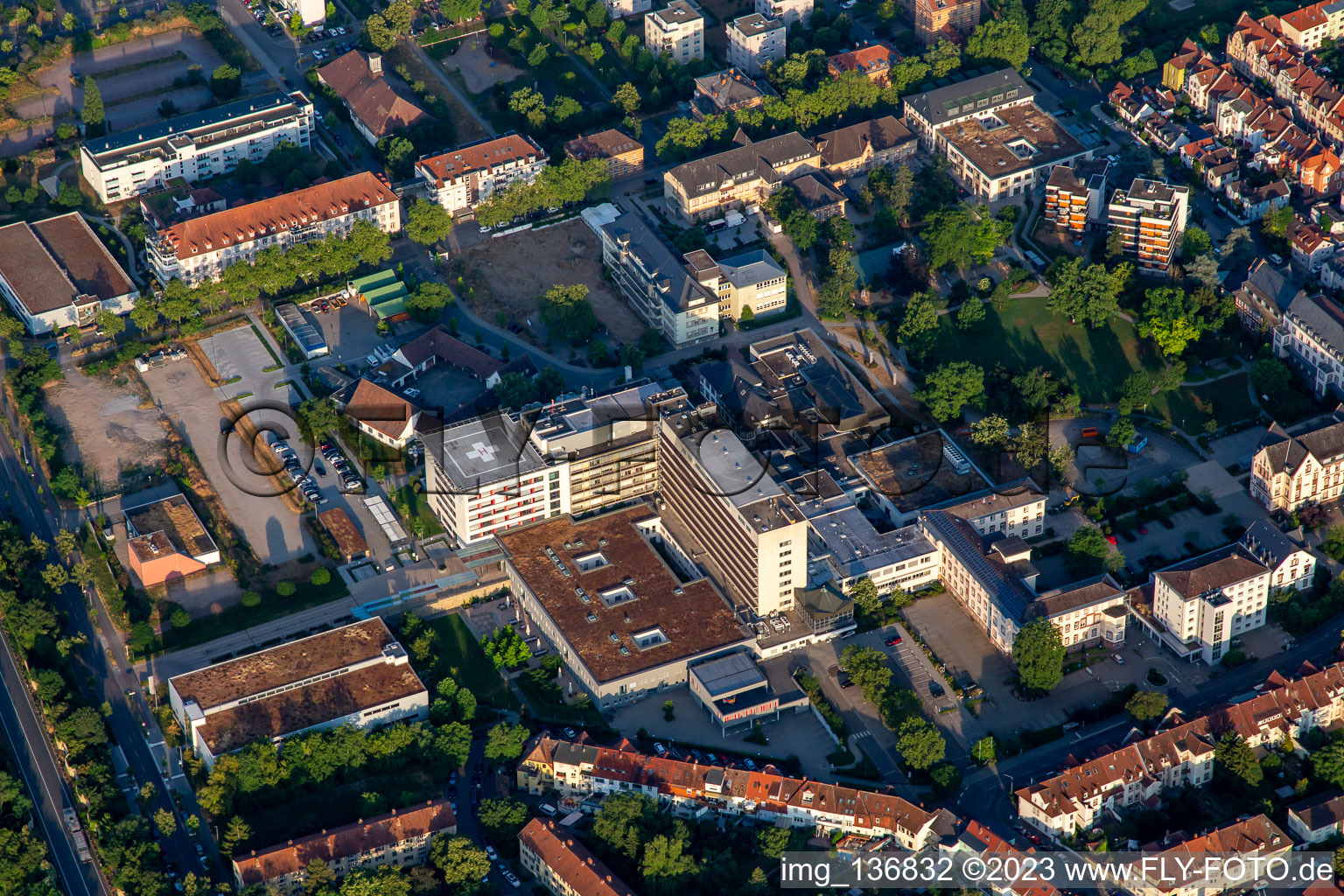 Diakonissen-Stiftungs-Krankenhaus Speyer im Diakonissen-Park im Bundesland Rheinland-Pfalz, Deutschland