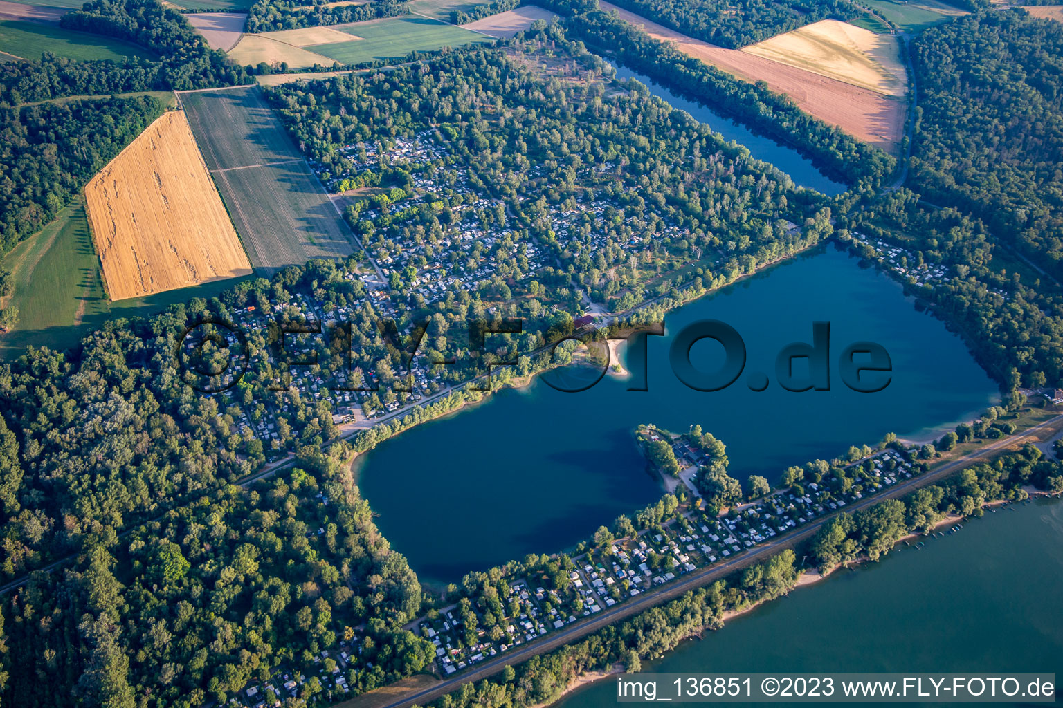 Luftbild von Campingplatz Waldsee „Auf der Au“ im Bundesland Rheinland-Pfalz, Deutschland